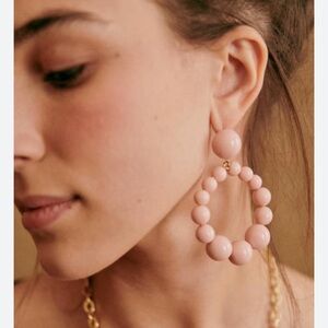 Sezane Charlie earring in pink/nude. Good preowned condition